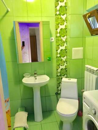 Гостиница Белая магнолия Алушта Улучшенный семейный номер-10