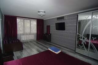 Гостиница Белая магнолия Алушта Четырехместный номер с балконом-4