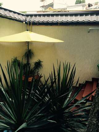 Гостиница Белая магнолия Алушта Улучшенный семейный номер-12