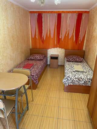 Гостиница Белая магнолия Алушта Бюджетный двухместный номер с 2 отдельными кроватями-6