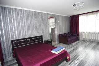 Гостиница Белая магнолия Алушта Четырехместный номер с балконом-5