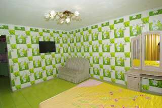 Гостиница Белая магнолия Алушта Трехместный номер с балконом-4