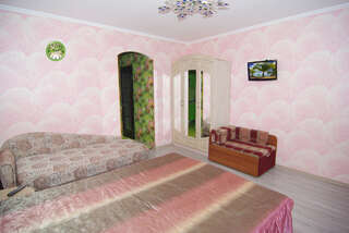 Гостиница Белая магнолия Алушта Стандартный трехместный номер-4