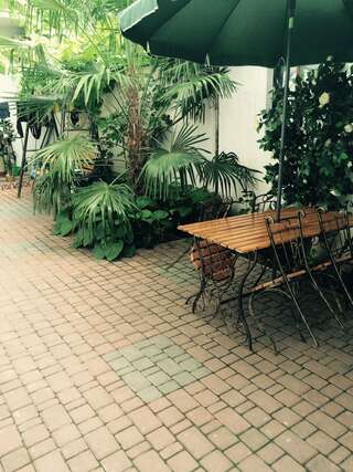 Гостиница Белая магнолия Алушта Улучшенный семейный номер-11